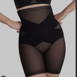 HONEYLOVE Super Power Short- Powerful Sculpting in Runway black Size XLarge